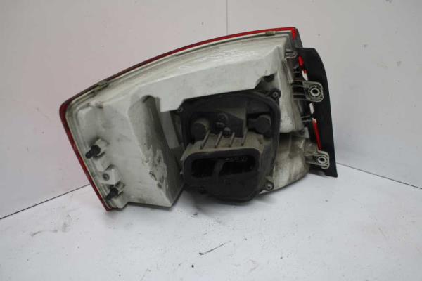 FEU ARRIERE DROIT SKODA OCTAVIA BERLINE 2013-2017 - Vue 2